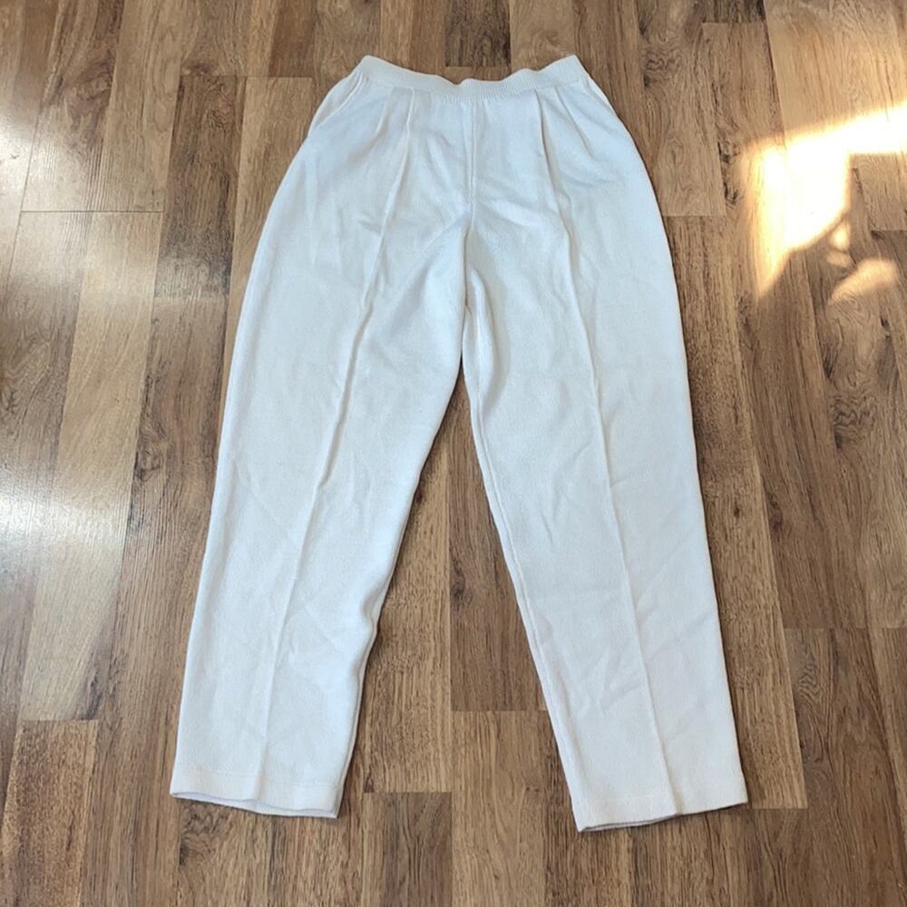 St. John Knitwear Pleated Santana Knit Pants Cream EUC Sz 8 Stretchy Classic - Picture 11 of 14